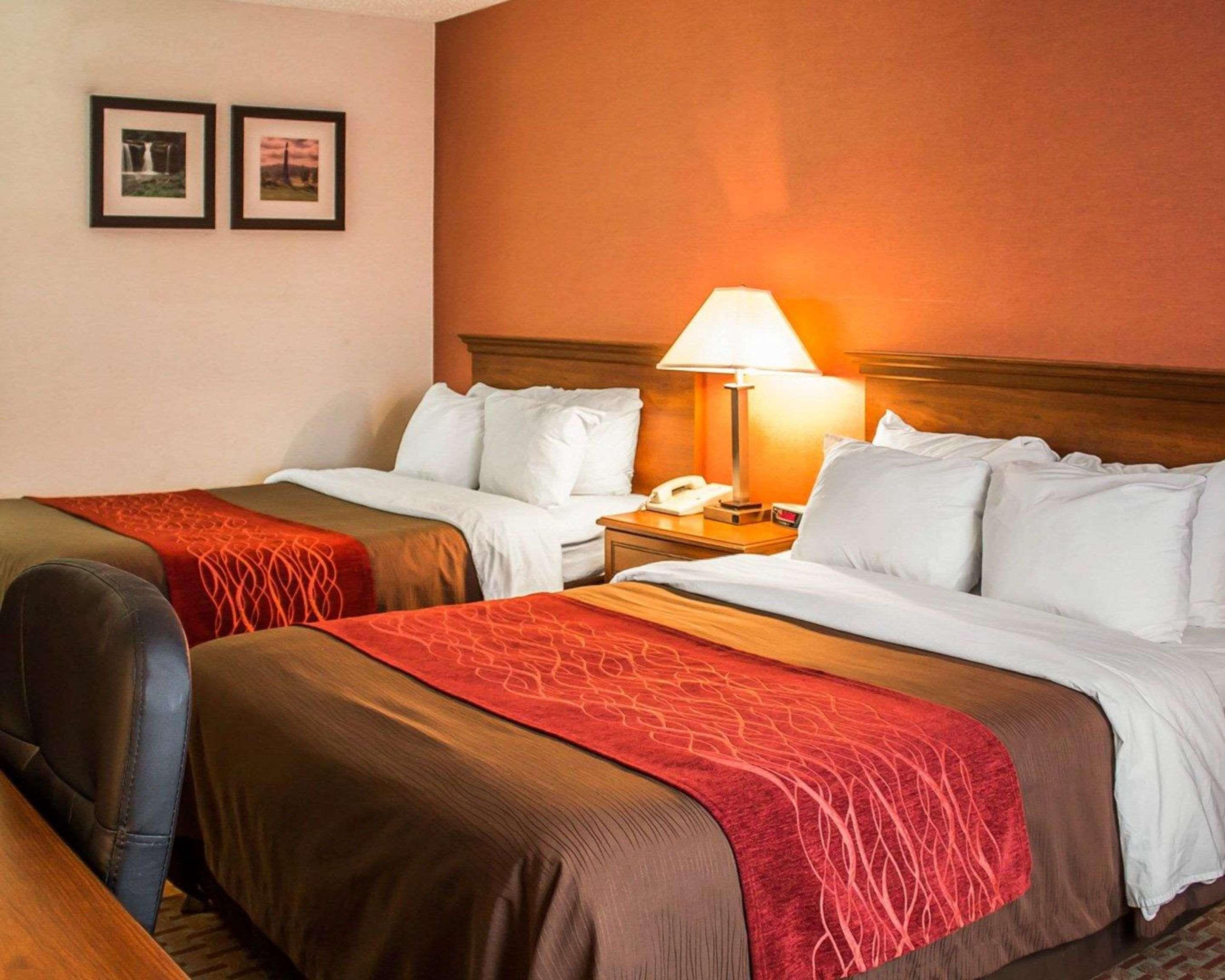 Quality Inn East Liverpool Exterior photo