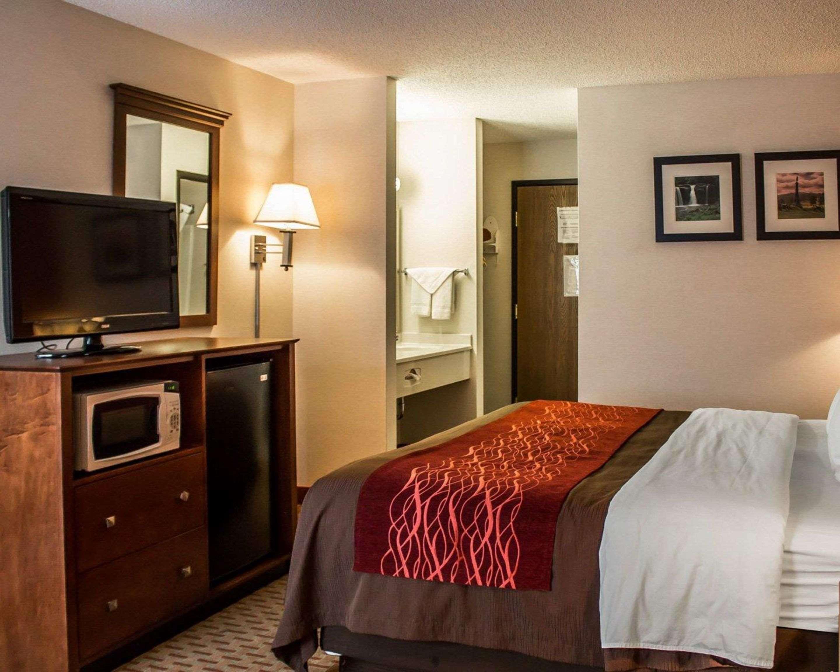 Quality Inn East Liverpool Exterior photo