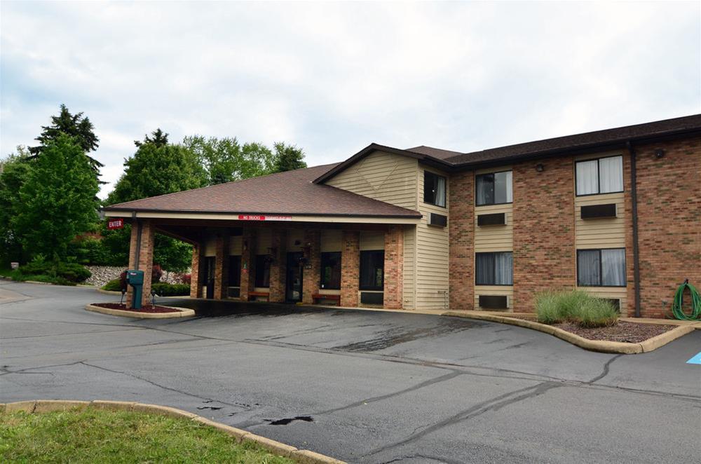 Quality Inn East Liverpool Exterior photo