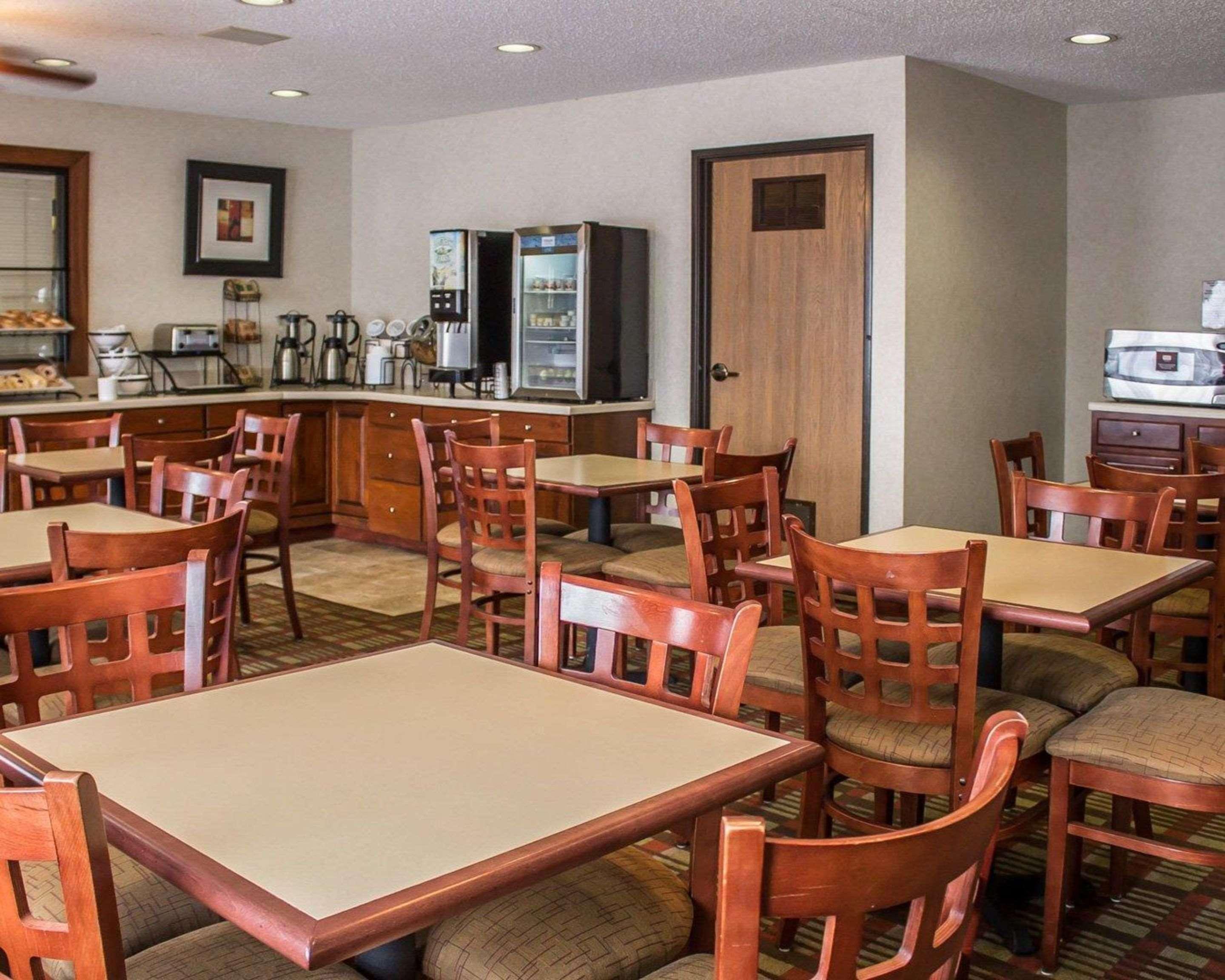 Quality Inn East Liverpool Exterior photo