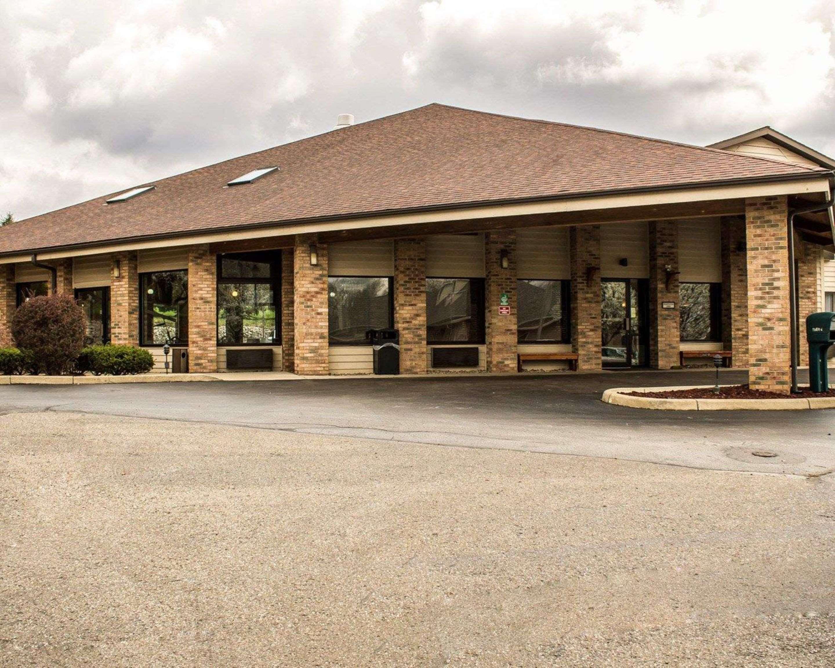 Quality Inn East Liverpool Exterior photo
