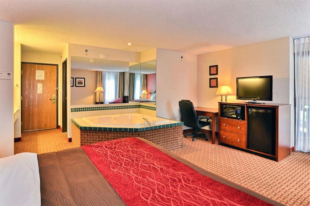 Quality Inn East Liverpool Exterior photo