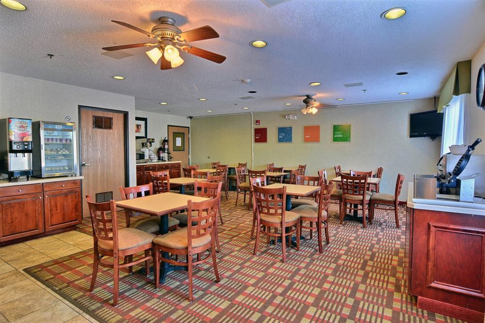 Quality Inn East Liverpool Exterior photo