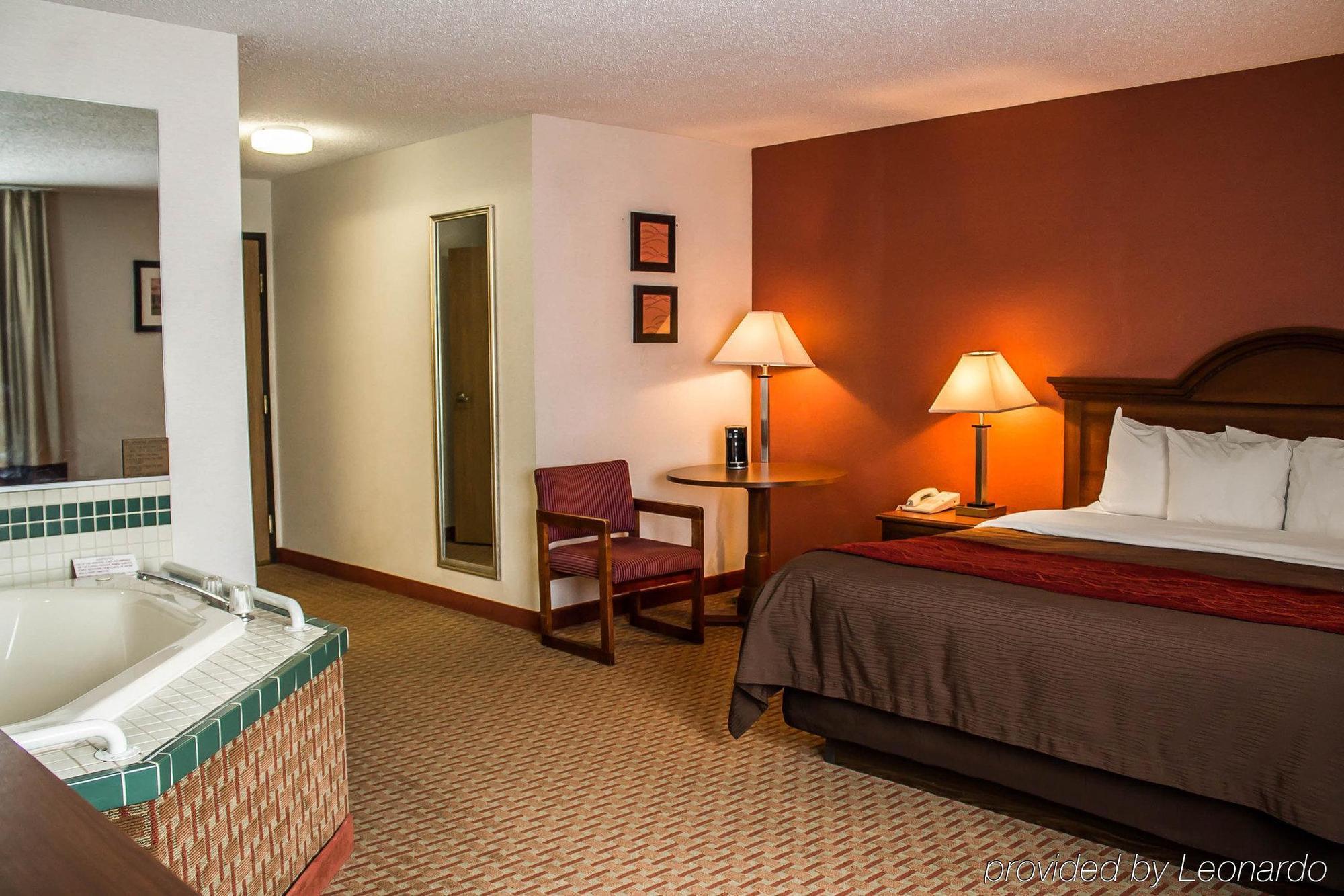 Quality Inn East Liverpool Exterior photo